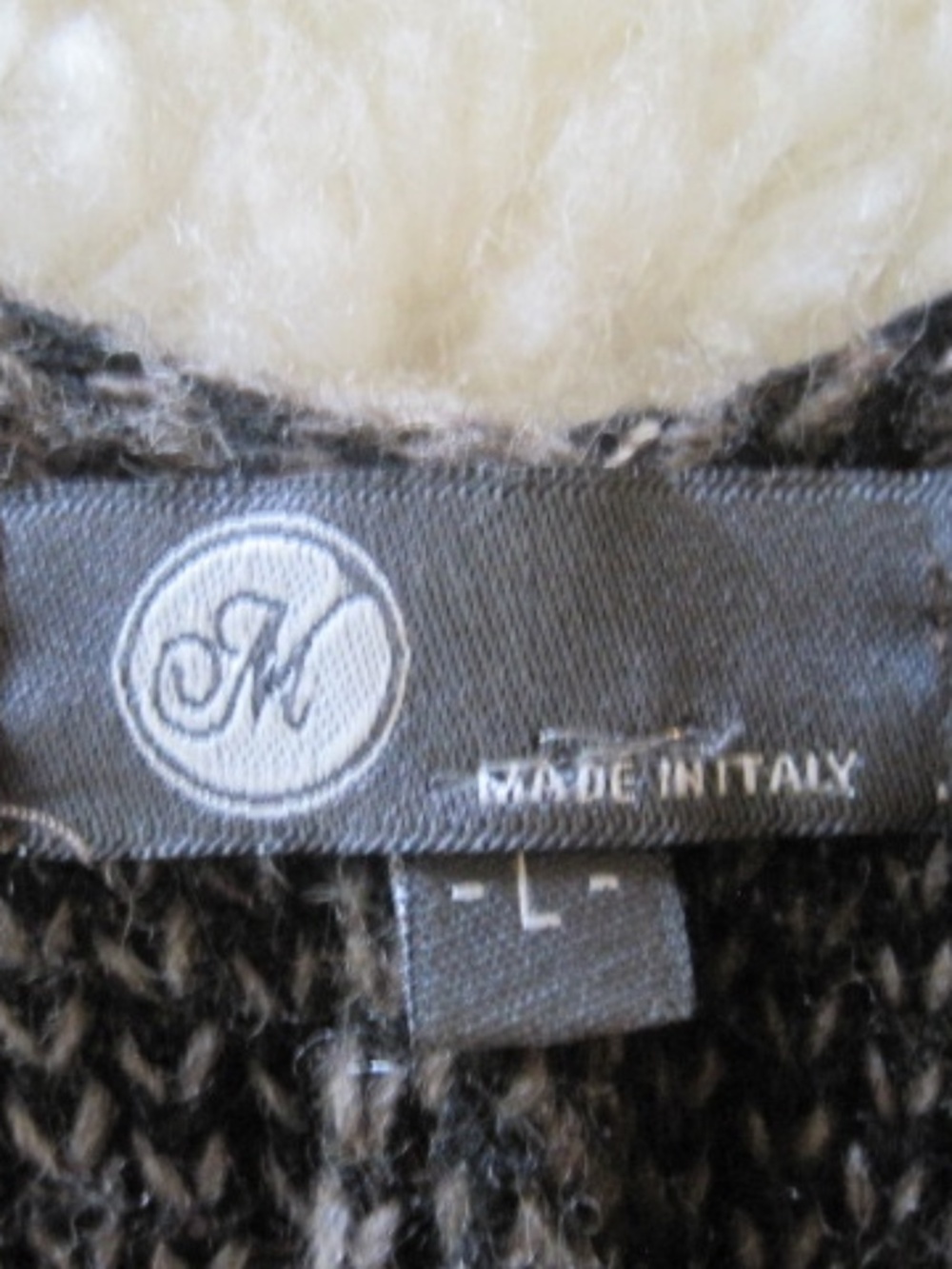M Made In Italy Cape - Picture 9 of 10